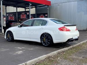 Автомобиль с номером Y499ВY77, г. Минск