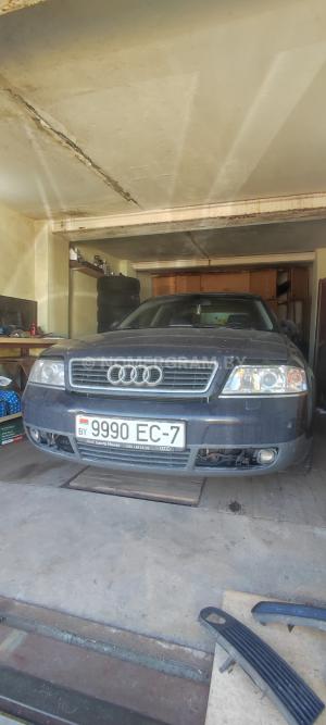 Автомобиль с номером 9990ЕС7, г. Минск