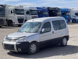 Автомобиль с номером LА, МО / Погранвойска