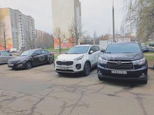 Автомобиль с номером 9900ОВ7, г. Минск